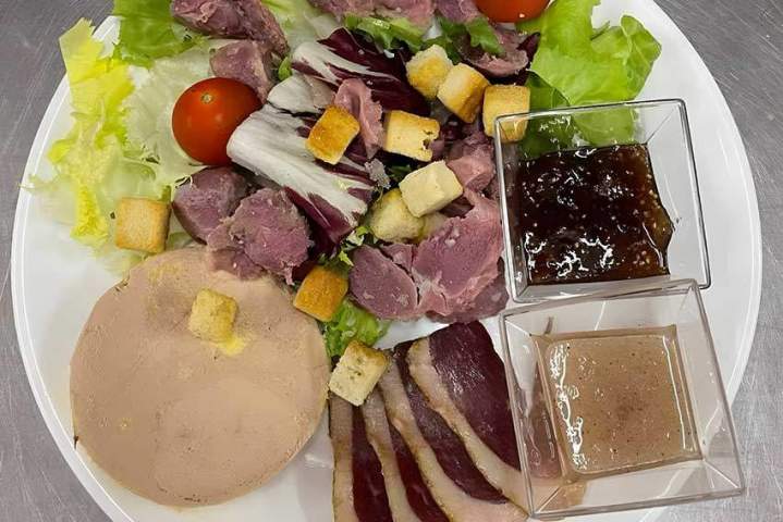 Vente de plats préparés variés, avec un menu chaque semaine.